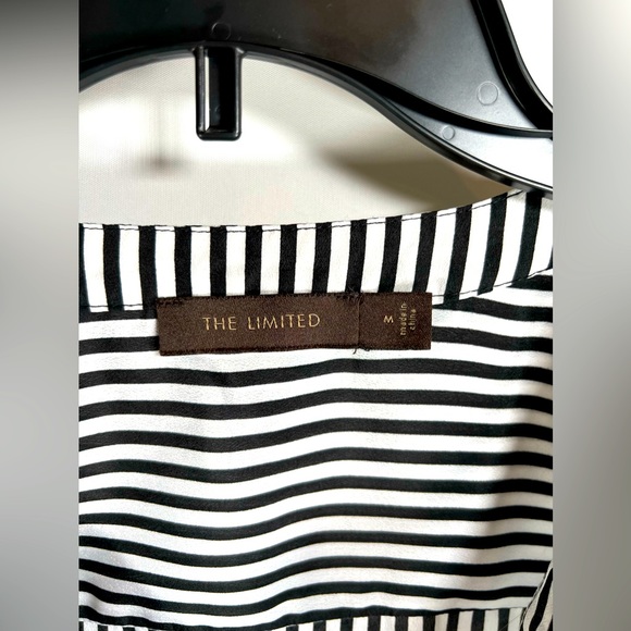 🌺The Limited B&W Blouse🌸🌺 - Picture 8 of 13